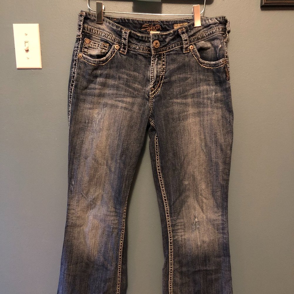 Distressed style Silver jeans 31/32 EUC